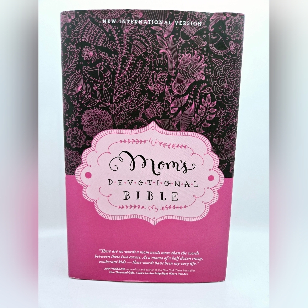 Pink Elisa MorganNIV, Mom's Devotional Bible,‎ Hardcover